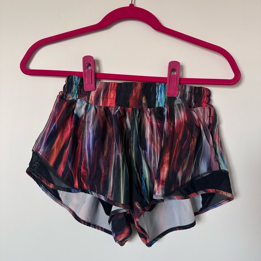 lululemon hotty hot 2.5” shorts